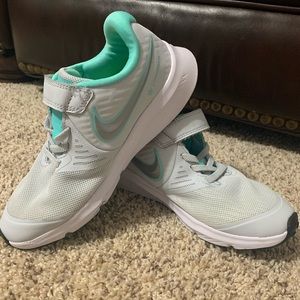 Girls Nike Star Runner tennis shoes